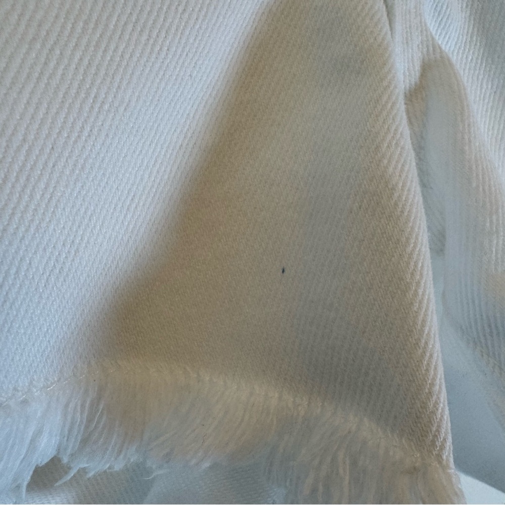 Blank NYC White Distressed Jean Shorts 0047 - Picture 14 of 16